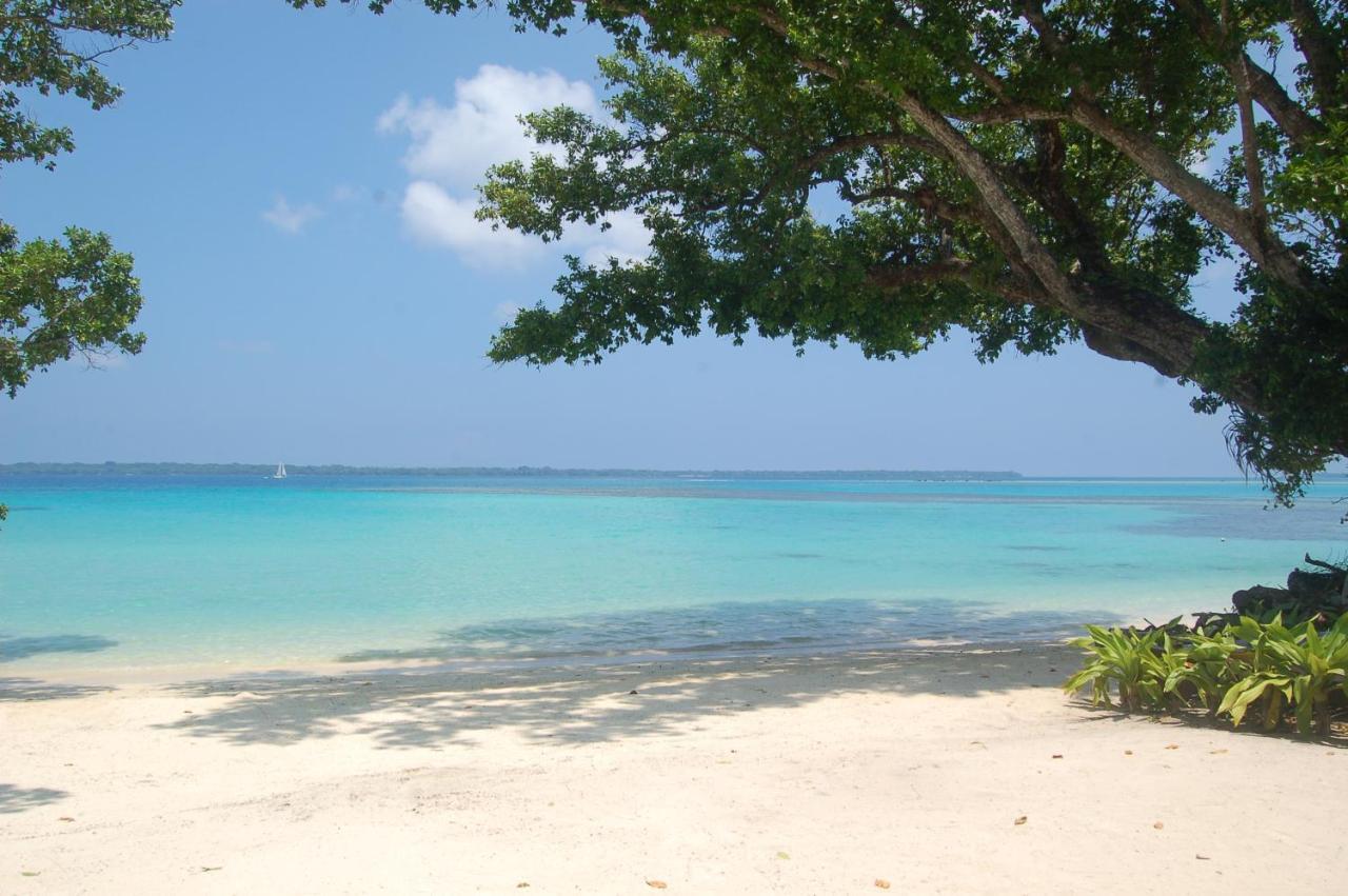 Barrier Beach Resort Luganville Exterior foto