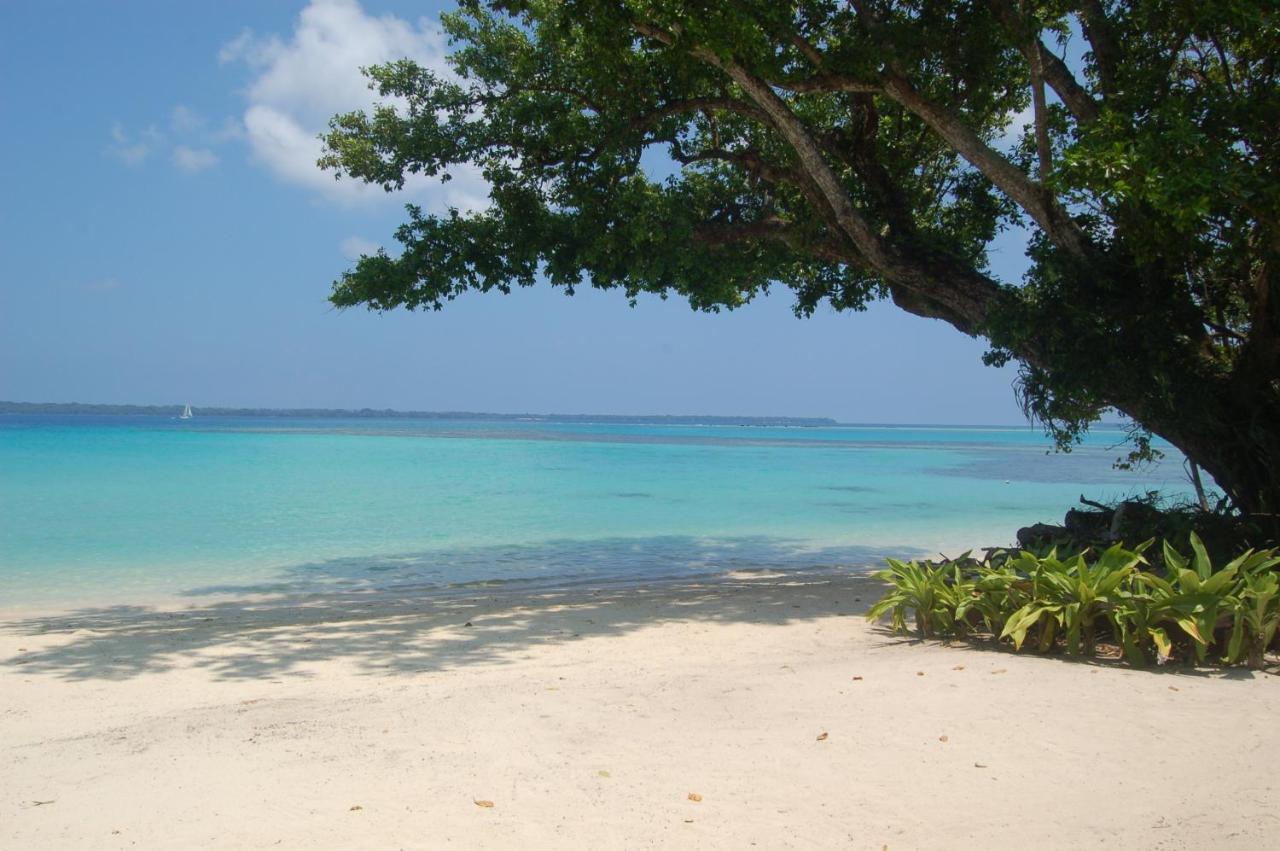 Barrier Beach Resort Luganville Exterior foto