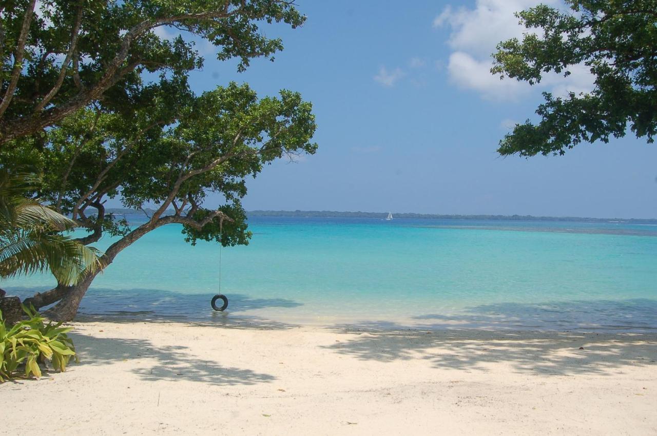 Barrier Beach Resort Luganville Exterior foto