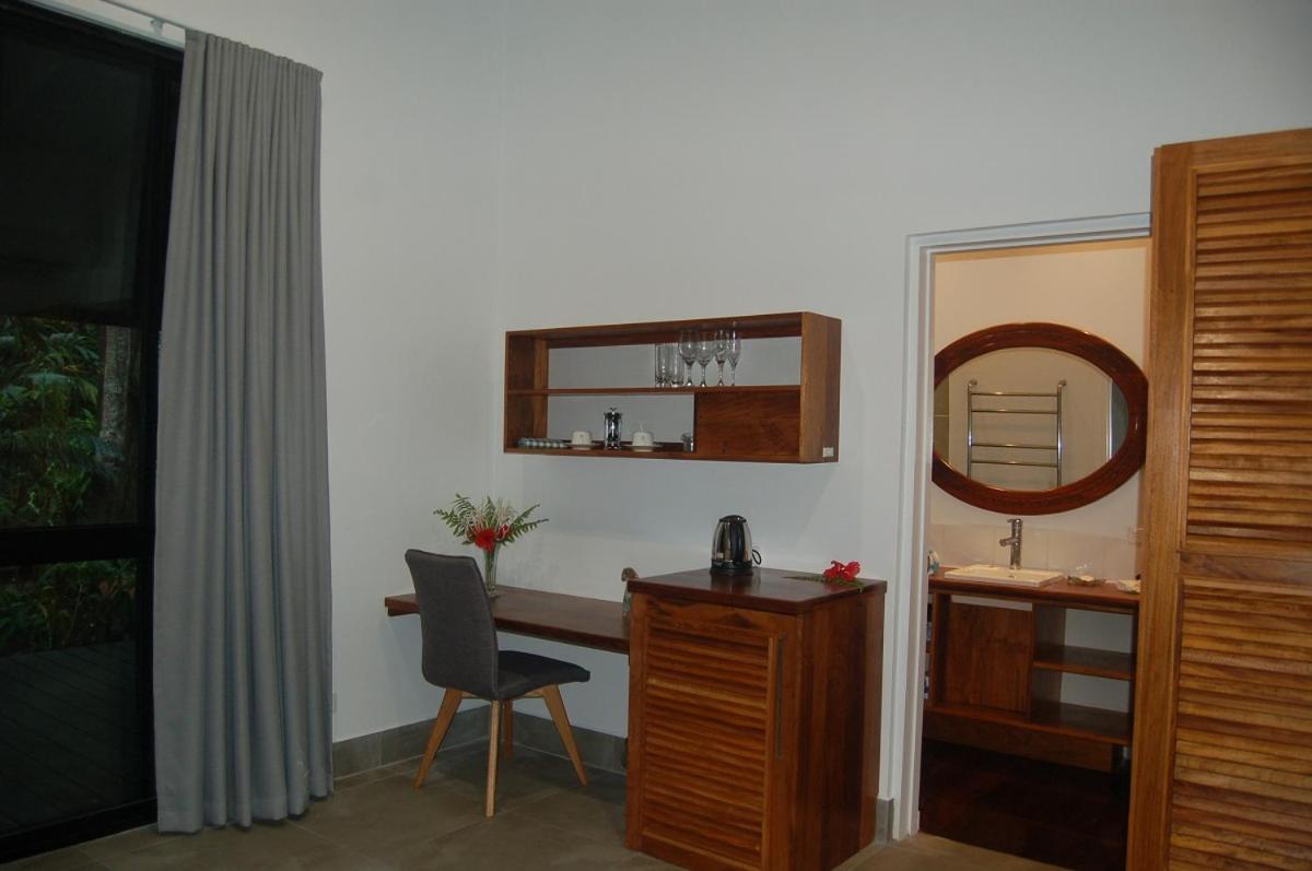 Barrier Beach Resort Luganville Exterior foto